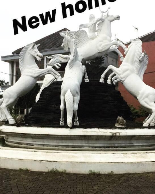 House In Bekasi Timur Villa Bagian luar foto