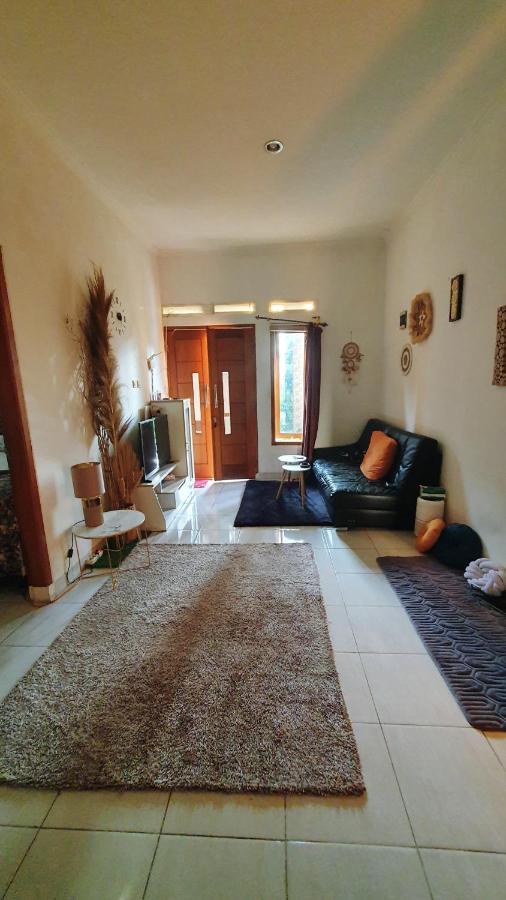 House In Bekasi Timur Villa Bagian luar foto